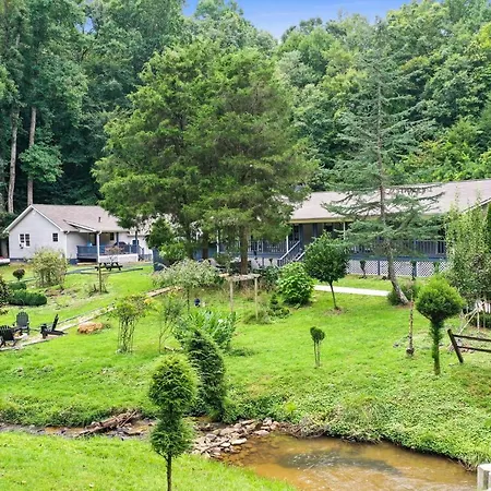 2 Separate Cabins Along A Peaceful Creek With Resort Amenities